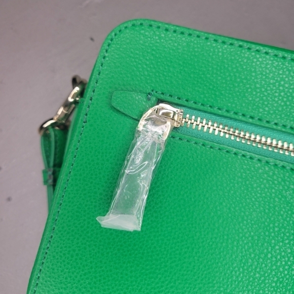 [NWOT] SMILEY FACE 😊 GREEN CAMERA BAG WITH TASSEL (from Korea)💚 - Picture 6 of 14